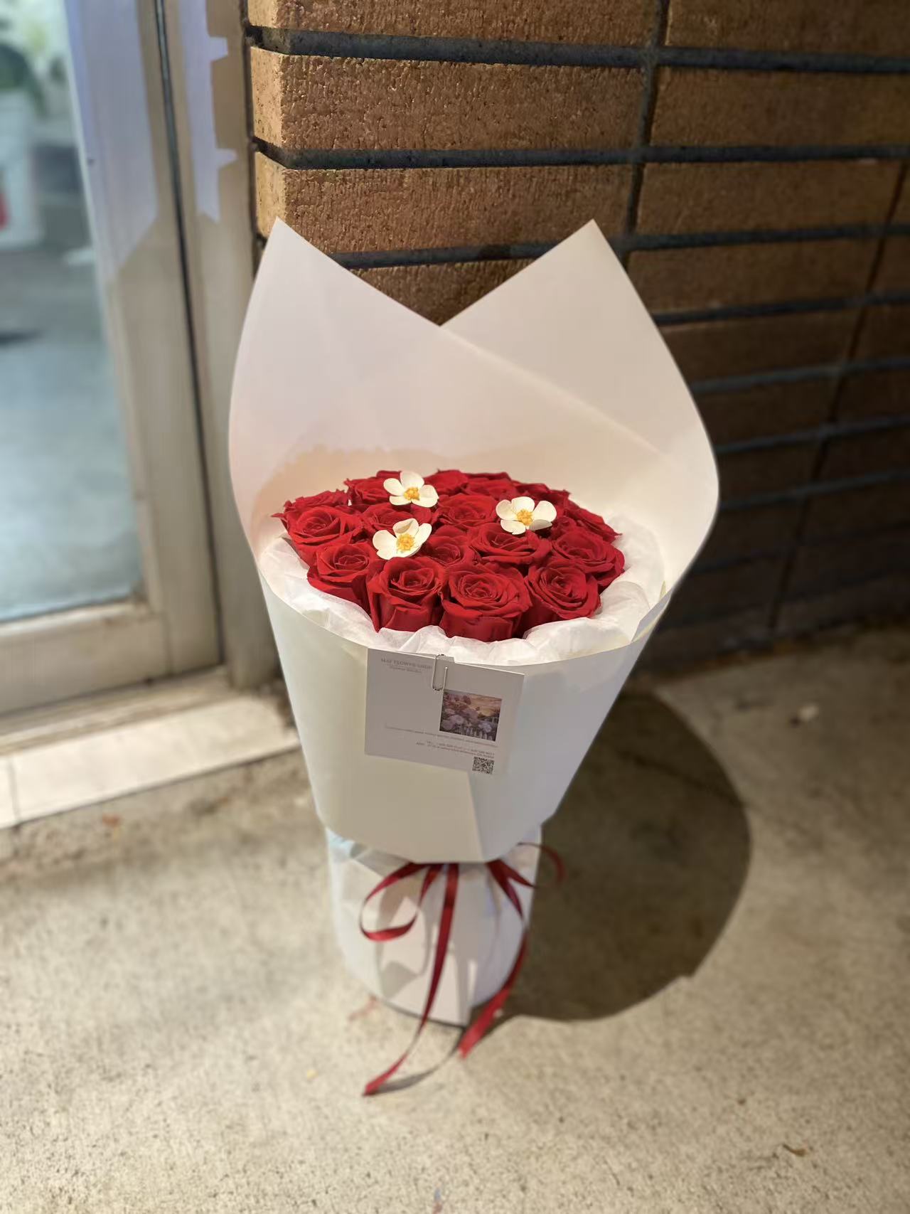 Eternal Love: Premium Red Rose Bouquet - The Ultimate Romantic Gesture