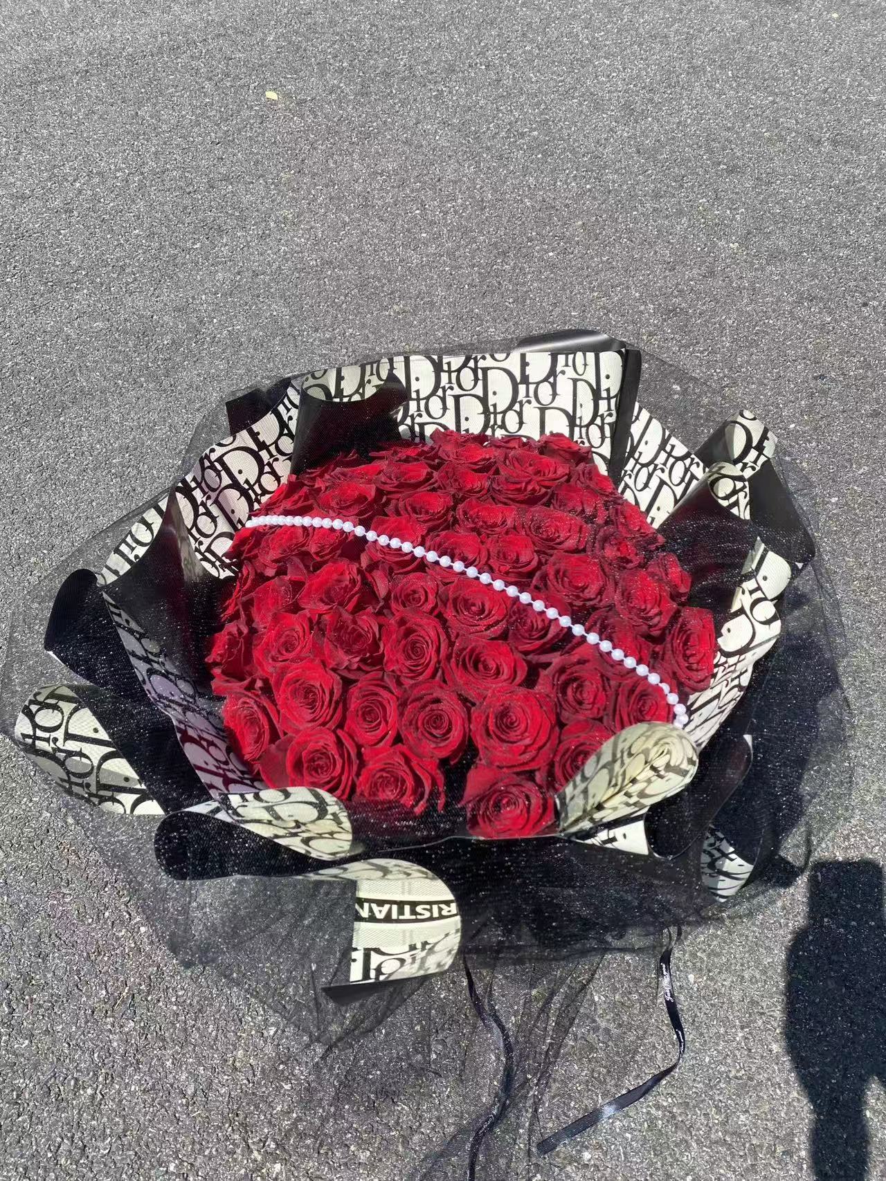 Eternal Love: Premium Red Rose Bouquet - The Ultimate Romantic Gesture